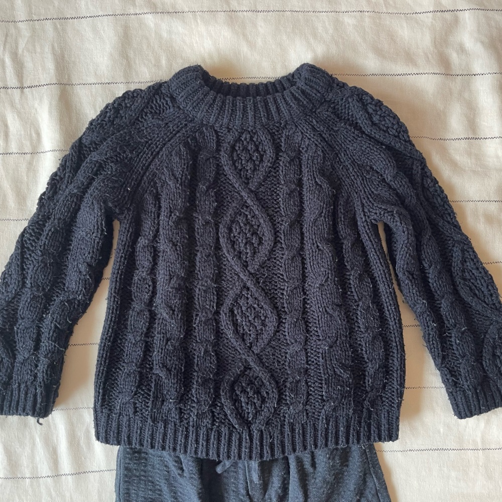 Zara navy blue cable knit sweater size 6. Gender neutral.